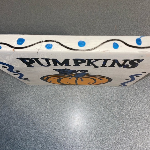 Hand-Painted, Reclaimed Barnwood Pumpkin Sign 7x8.5“ - Picture 2 of 4